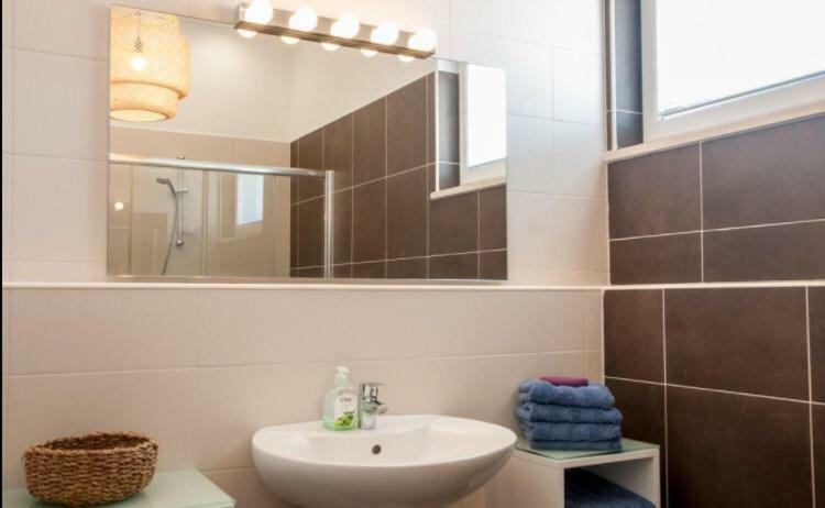 Penthouse Ana Sutivan